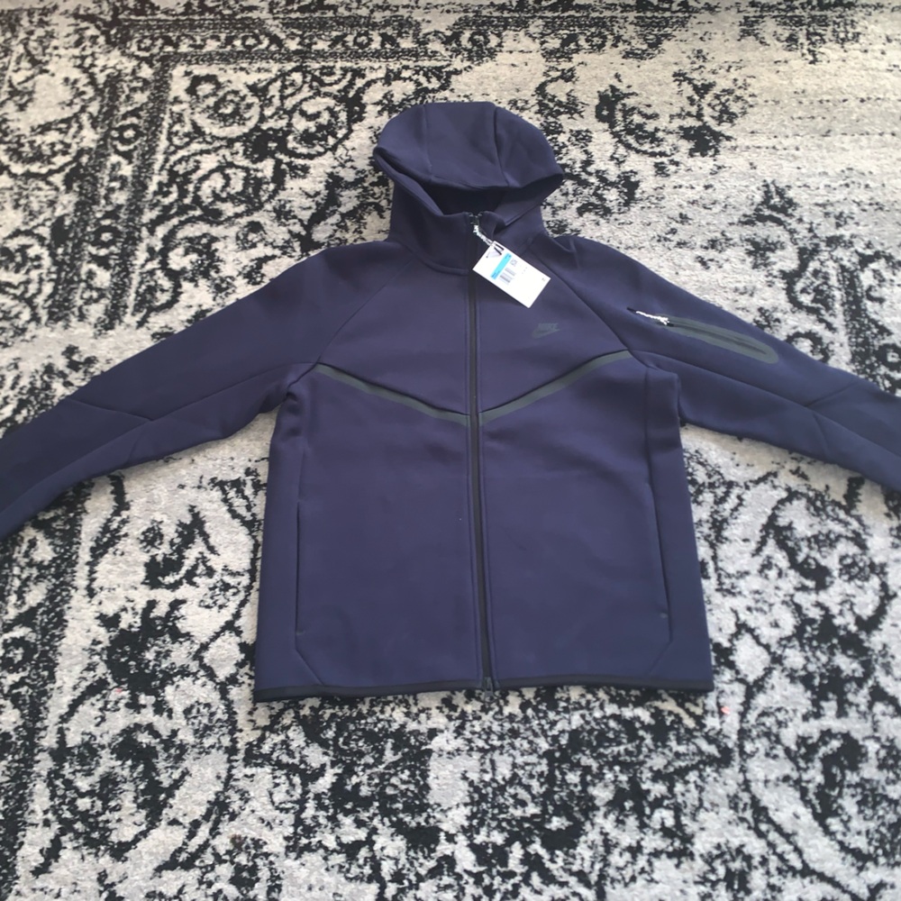 Nike Tech
Men's Fleece Windrunner Full-Zip Jacket